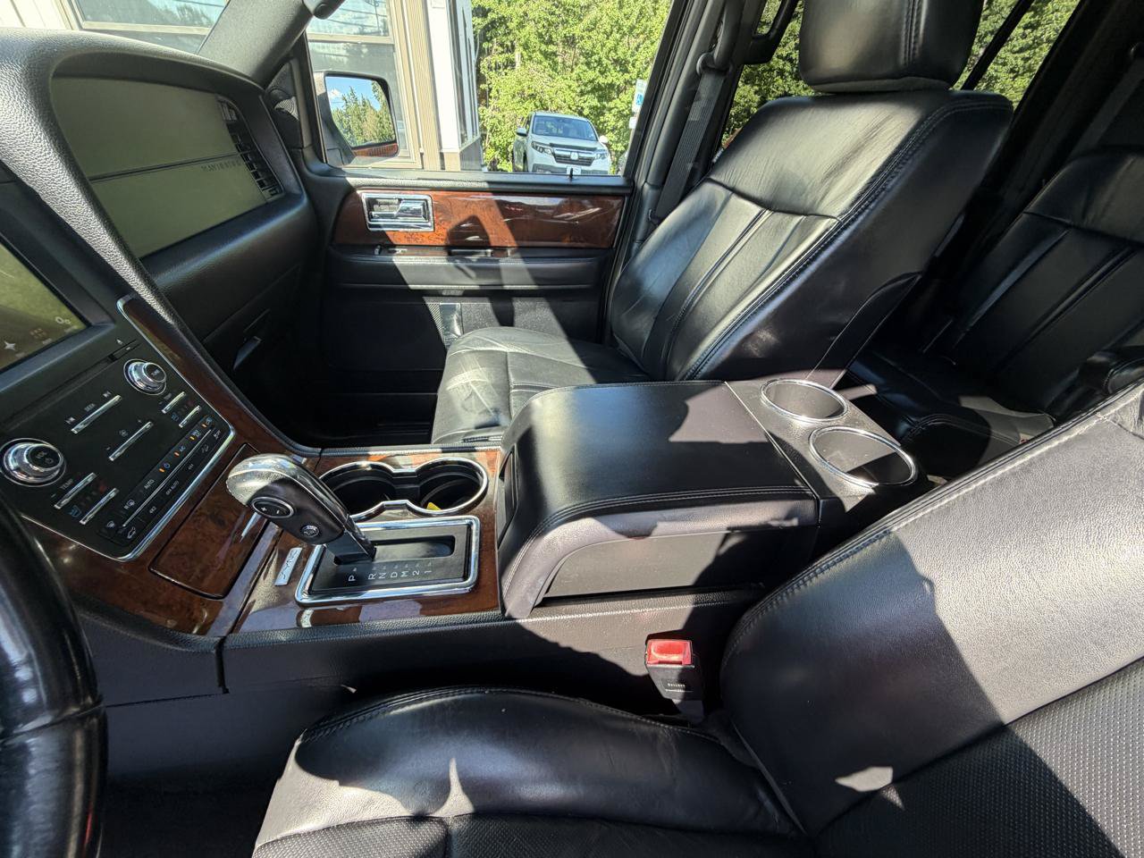 Used 2016 Lincoln Navigator L Select AWD/4WD image 17