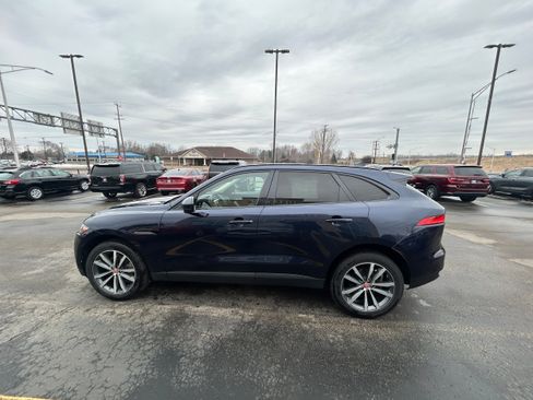 Used 2017 Jaguar F-PACE Prestige image 3