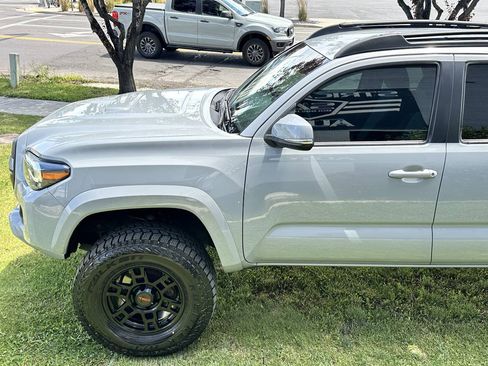 Used 2021 Toyota Tacoma TRD Sport w/ Technology Package AWD/4WD image 10