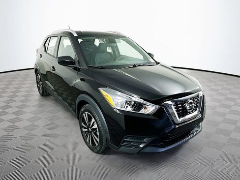 Used 2019 Nissan Kicks SV FWD image 3