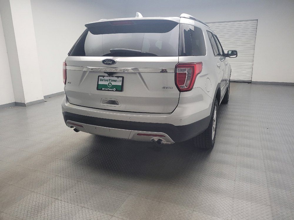 Used 2017 Ford Explorer XLT AWD/4WD image 7