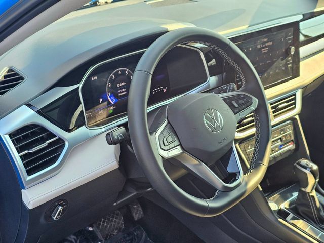 Used 2025 Volkswagen Taos SE FWD image 15