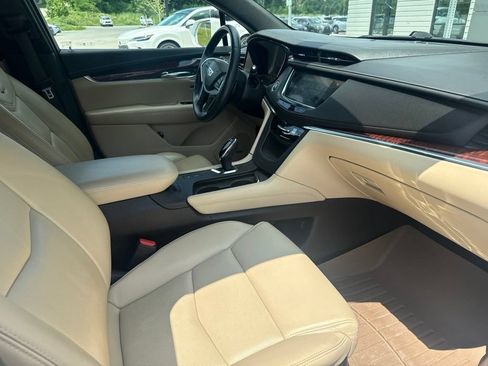Used 2017 Cadillac XT5 Premium Luxury FWD image 6