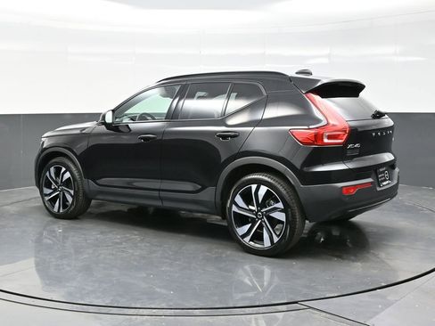Used 2025 Volvo XC40 B5 Plus image 4