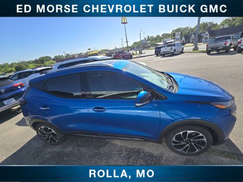 Certified 2022 Chevrolet Bolt EUV Premier w/ Sun & Sound Package FWD image 2