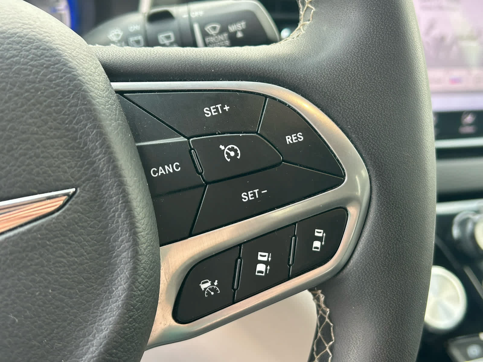 Used 2024 Chrysler Pacifica Touring-L FWD image 30