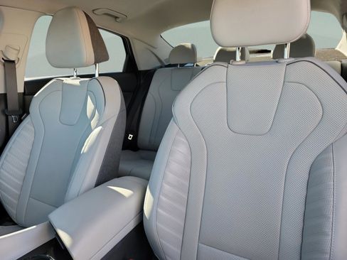 Used 2023 Hyundai Elantra Limited image 16