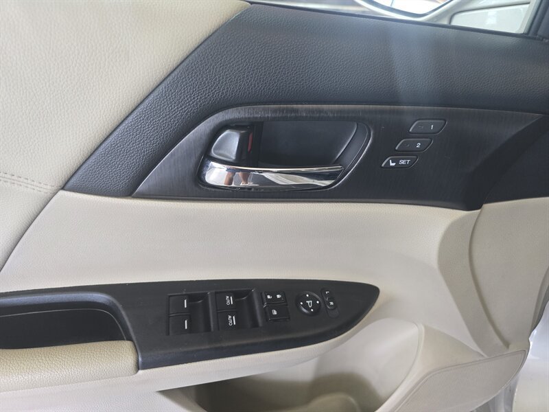 Used 2013 Honda Accord EX-L image 16