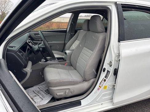 Used 2016 Toyota Camry LE image 24