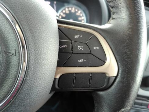 Used 2017 Jeep Renegade Latitude w/ Cold Weather Group AWD/4WD image 33