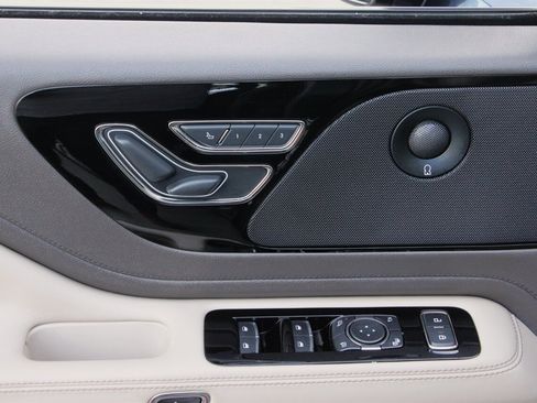 Used 2022 Lincoln Aviator Reserve image 16