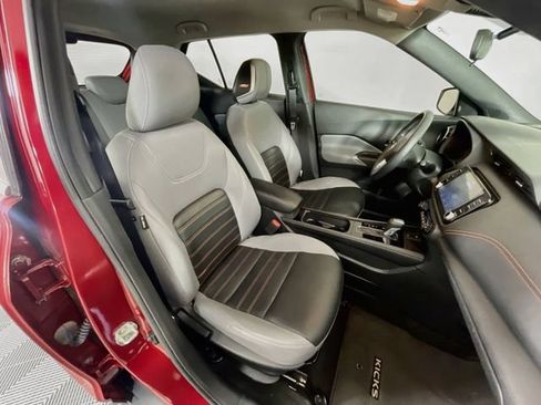 Used 2022 Nissan Kicks SR w/ Premium Package FWD image 28