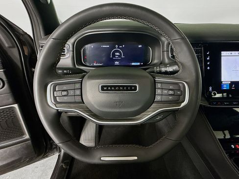 Used 2024 Jeep Wagoneer L Series II image 11