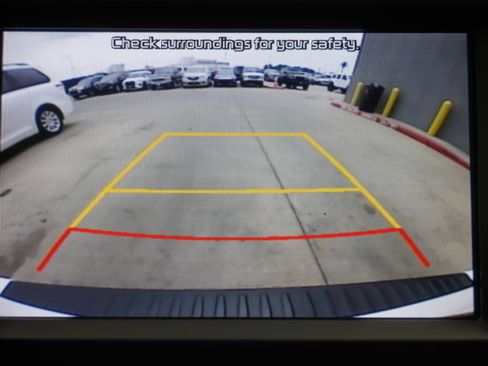 Used 2021 Kia Sedona LX image 17