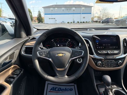 Used 2023 Chevrolet Equinox Premier image 12