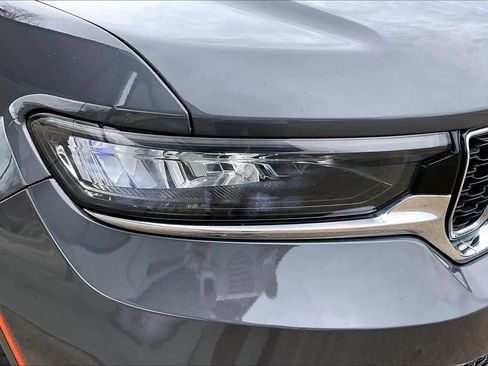 Used 2023 Jeep Grand Cherokee Limited w/ Luxury Tech Group II image 28