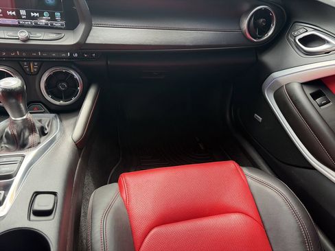 Used 2017 Chevrolet Camaro LT RWD image 17