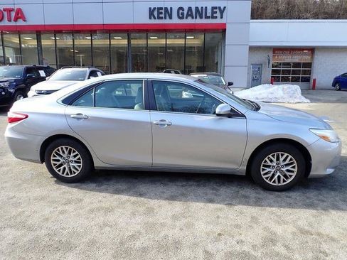 Certified 2017 Toyota Camry LE image 2