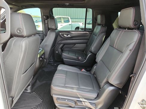 Used 2022 Chevrolet Suburban RST w/ Sport Performance Package image 10