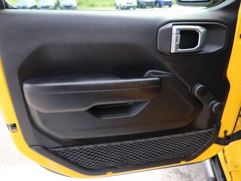 Used 2021 Jeep Wrangler Sport AWD/4WD image 12