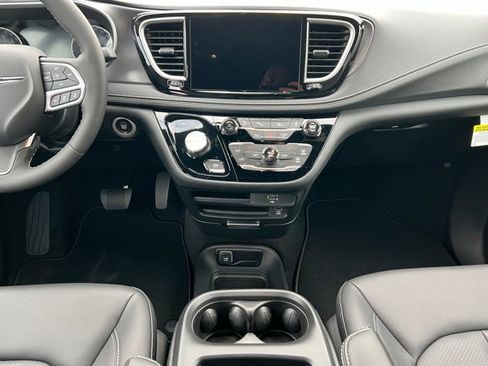 New 2026 Chrysler Pacifica Select FWD image 13