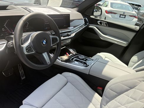 Used 2026 BMW X5 xDrive40i w/ M Sport Package AWD/4WD image 10