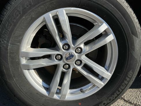 Used 2022 Ford Explorer XLT image 11