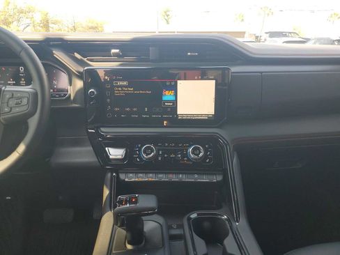Used 2024 GMC Sierra 1500 AT4 w/ Technology Package AWD/4WD image 12