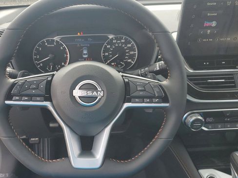 New 2025 Nissan Altima 2.5 SR image 13