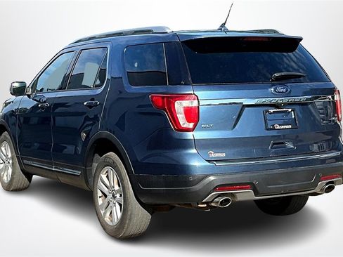 Used 2018 Ford Explorer XLT w/ XLT Technology Feature Bundle image 4