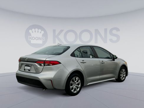 Used 2023 Toyota Corolla LE image 7