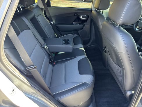 Used 2022 Kia Niro EX image 15
