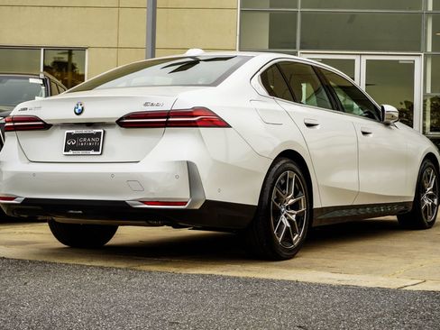 Used 2026 BMW 530i xDrive w/ Premium Package AWD/4WD image 12