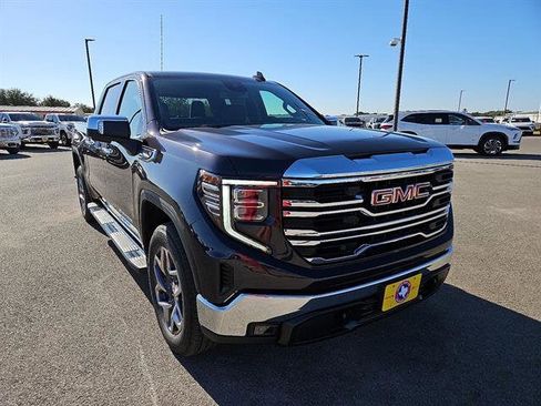 New 2026 GMC Sierra 1500 SLT image 7
