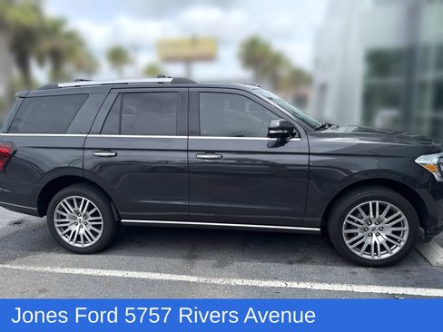 Used 2023 Ford Expedition Limited RWD image 3