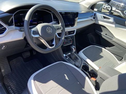 Used 2025 Volkswagen Taos SE w/ Panoramic Sunroof Package image 24