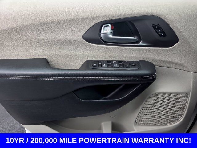 Used 2024 Chrysler Pacifica Touring-L FWD image 26