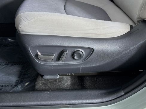 Used 2019 Toyota RAV4 XLE w/ Convenience Package FWD image 21