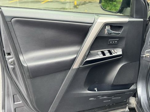 Used 2018 Toyota RAV4 Limited FWD image 10