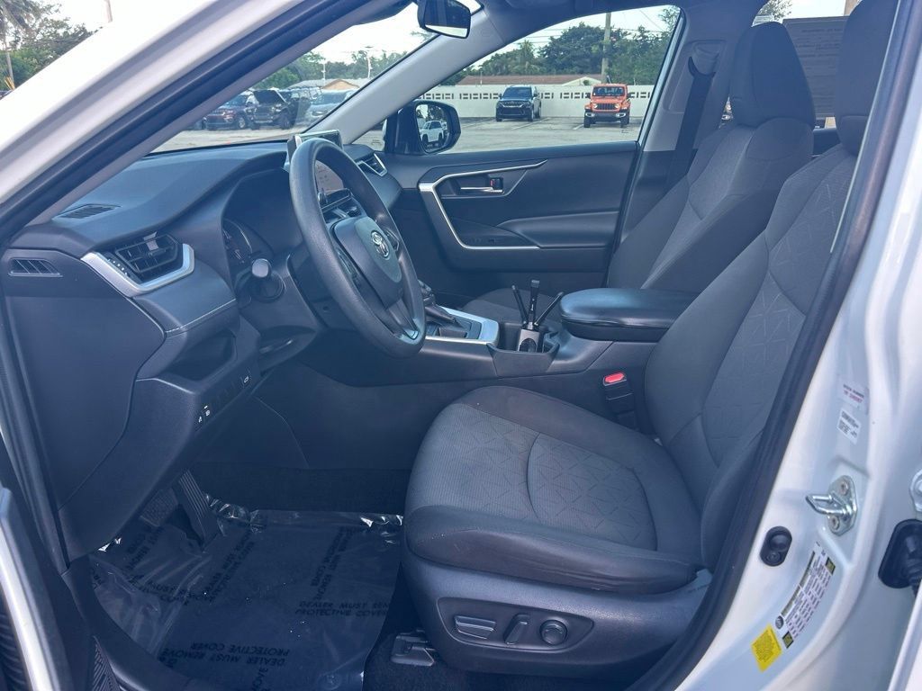 Used 2024 Toyota RAV4 XLE w/ Convenience Package FWD image 9