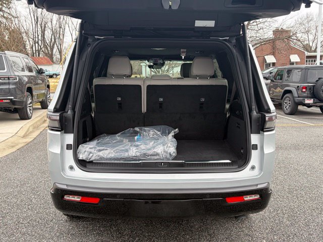 New 2026 Jeep Grand Wagoneer Summit AWD/4WD image 7