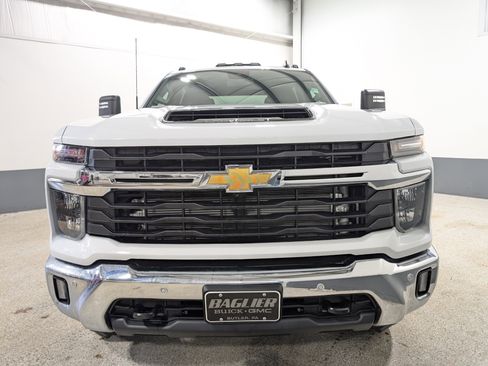 Used 2025 Chevrolet Silverado 2500 LT AWD/4WD image 8
