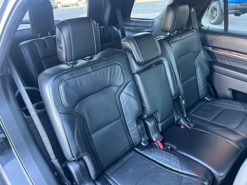 Used 2016 Ford Explorer Platinum image 18