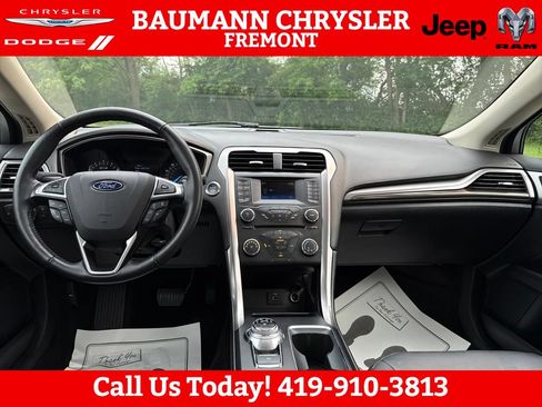 Used 2017 Ford Fusion SE FWD image 12