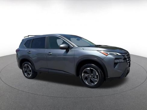 Used 2025 Nissan Rogue SV FWD image 2