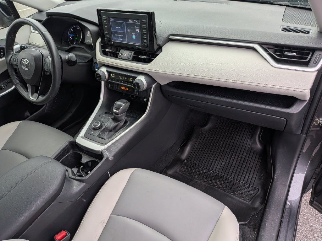 Used 2021 Toyota RAV4 XLE Premium AWD/4WD image 30