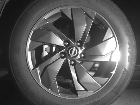 Used 2025 Nissan Rogue SV FWD image 15