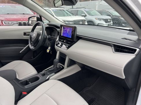 Used 2023 Toyota Corolla Cross L image 26