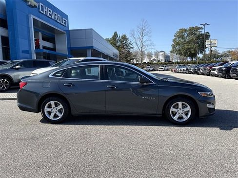 Used 2020 Chevrolet Malibu LS image 2