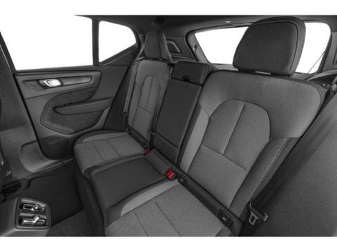 Used 2025 Volvo XC40 B5 Plus AWD/4WD image 13